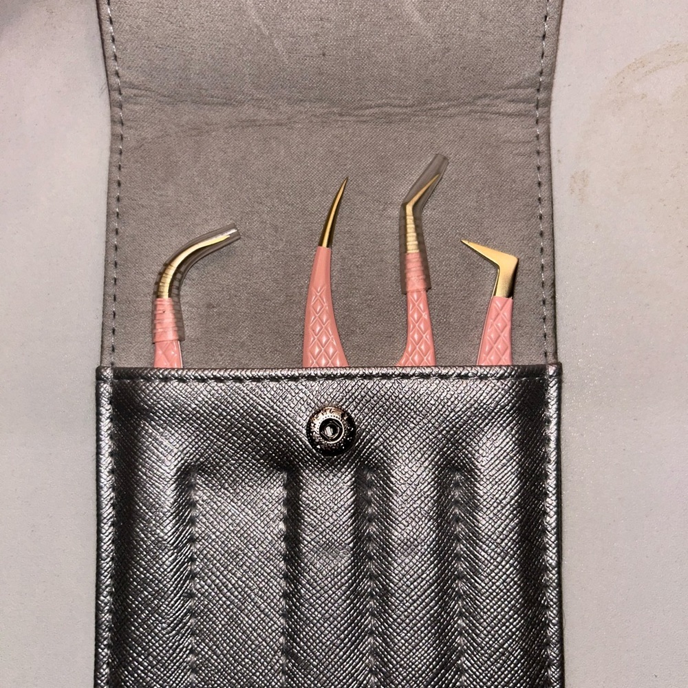 Pink Ms.Queen Lash Tweezers